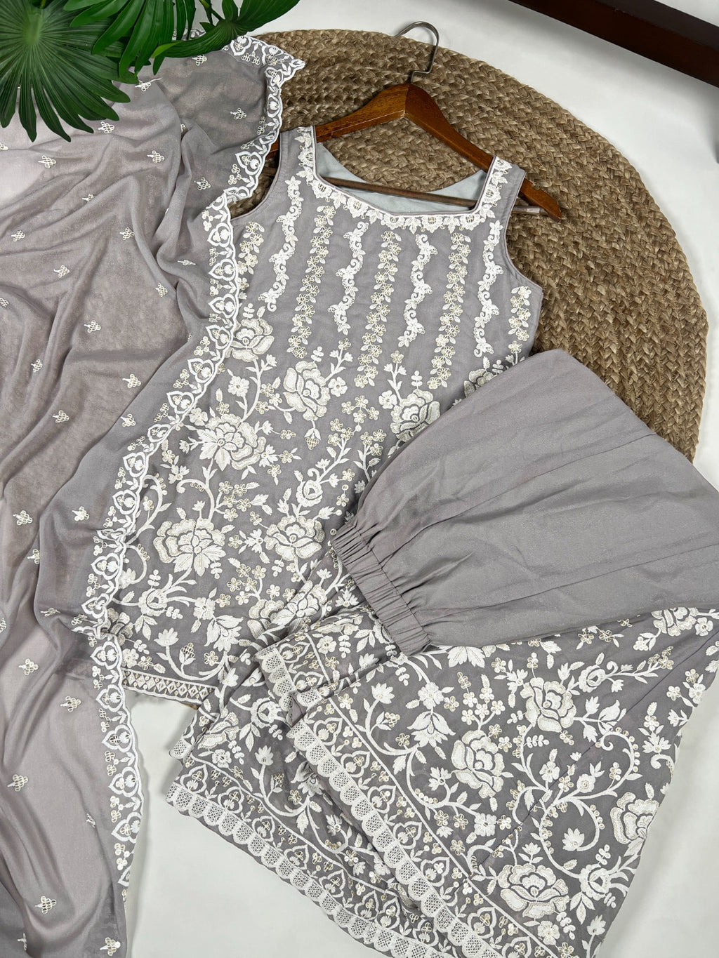 Star Georgette Threadwork Kurta Set