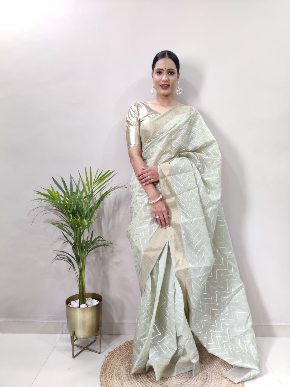 Premium Linen Patta Silk Pre-Draped Saree