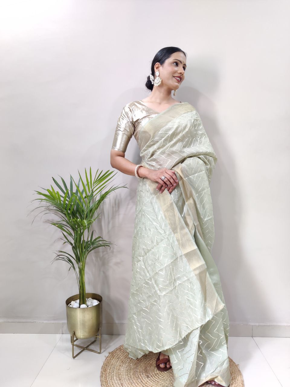 Premium Linen Patta Silk Pre-Draped Saree
